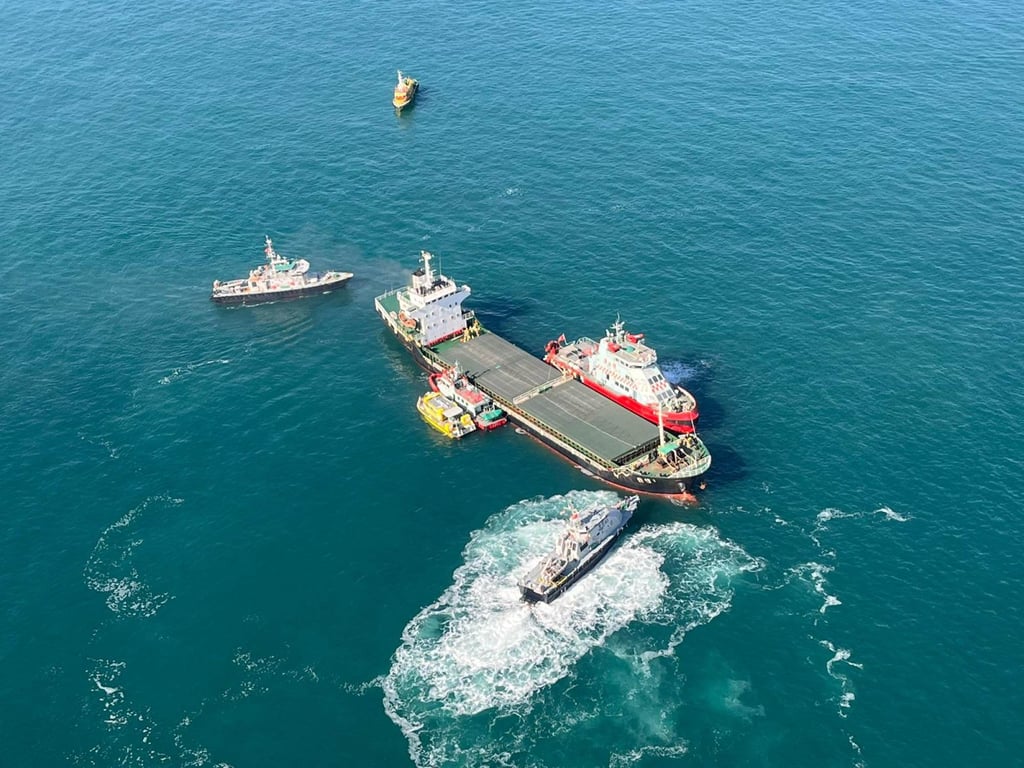 Fireboats and vessels carrying divers were sent to the scene, according to the Fire Services Department. Photo: FSCC Fireboats and vessels carrying divers were sent to the scene, according to the Fire Services Department. Photo: FSCC
