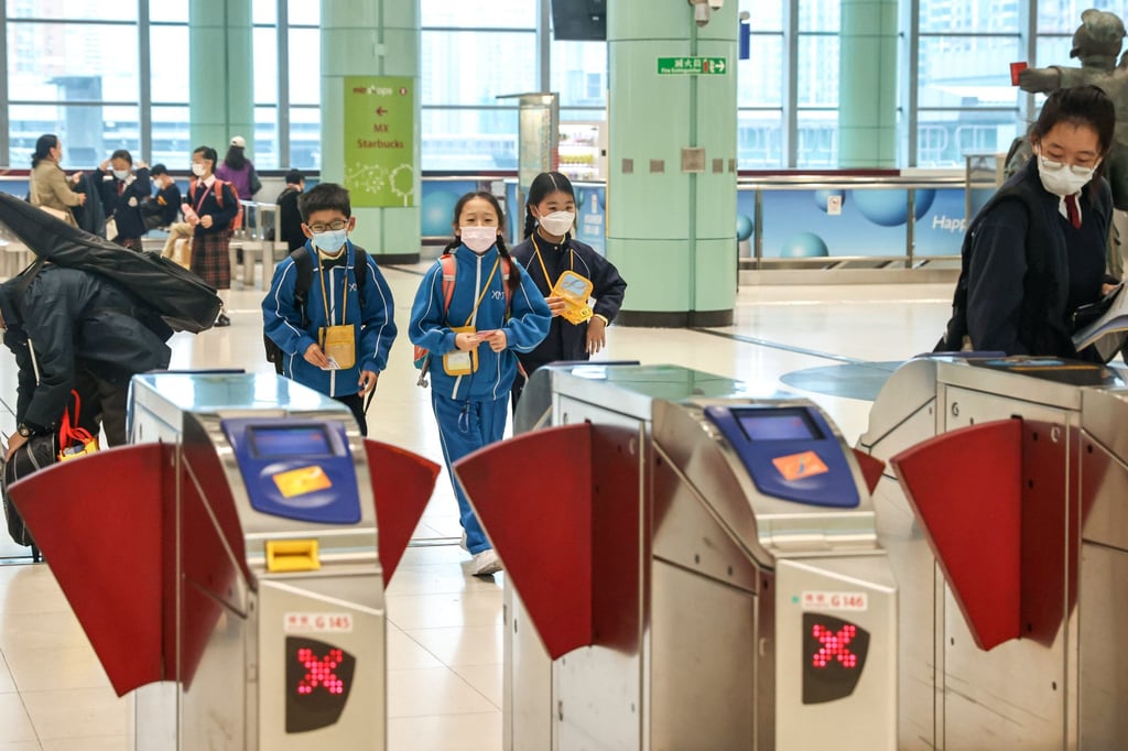 Cross-border students at the Lok Ma Chau Spur Line checkpoint. Photo: K. Y. Cheng Cross-border students at the Lok Ma Chau Spur Line checkpoint. Photo: K. Y. Cheng