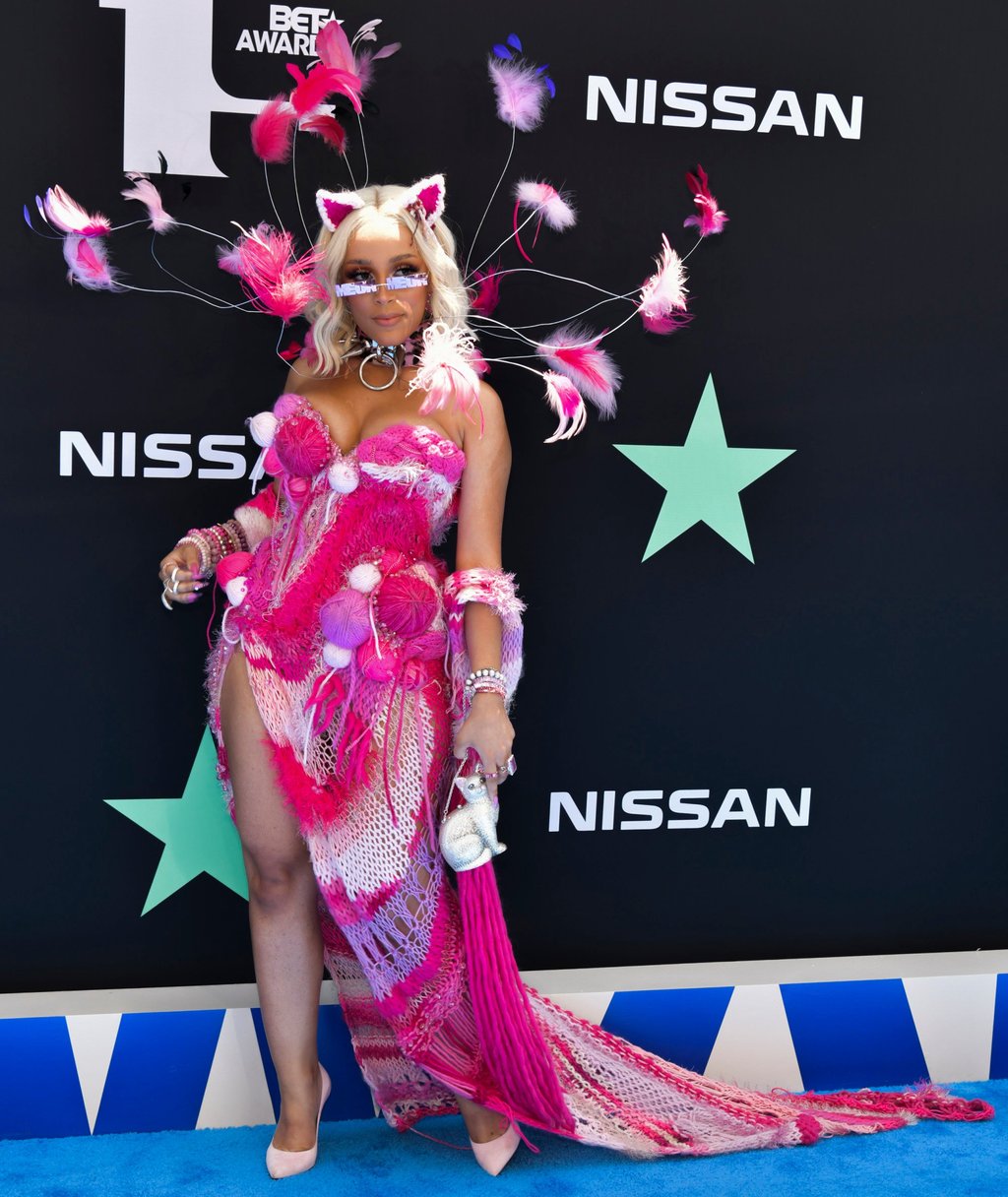 Doja Cat looking like, well, a cat, for once at the 2019 BET Awards in Los Angeles, California. Photo: WireImage Doja Cat looking like, well, a cat, for once at the 2019 BET Awards in Los Angeles, California. Photo: WireImage
