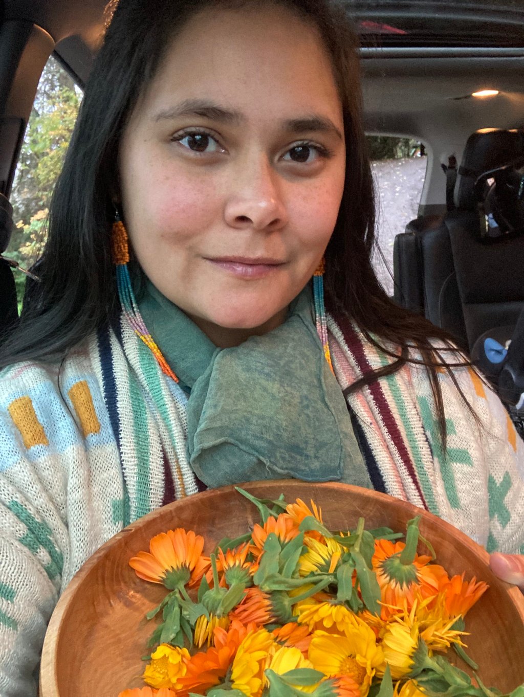 Montana Honeylion with calendula flowers, which have antifungal and antimicrobial properties, and anti-inflammatory and antioxidant components. Photo: Montana Honeylion