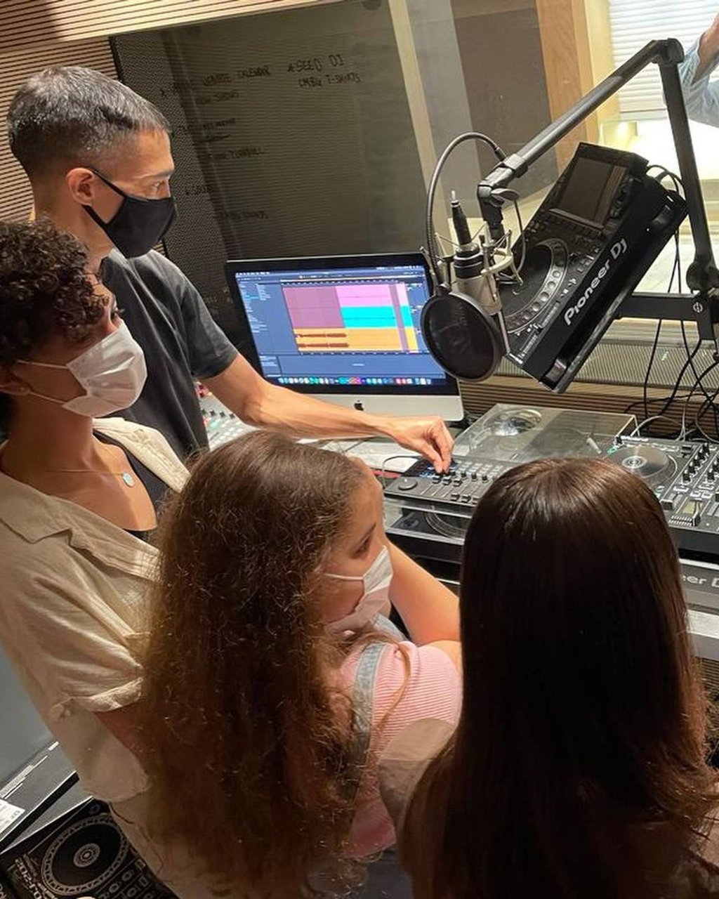 A workshop for young people on DJ mixing skills and hosting techniques at FM Belowground. Photo: Instagram / @fmbelowground A workshop for young people on DJ mixing skills and hosting techniques at FM Belowground. Photo: Instagram / @fmbelowground