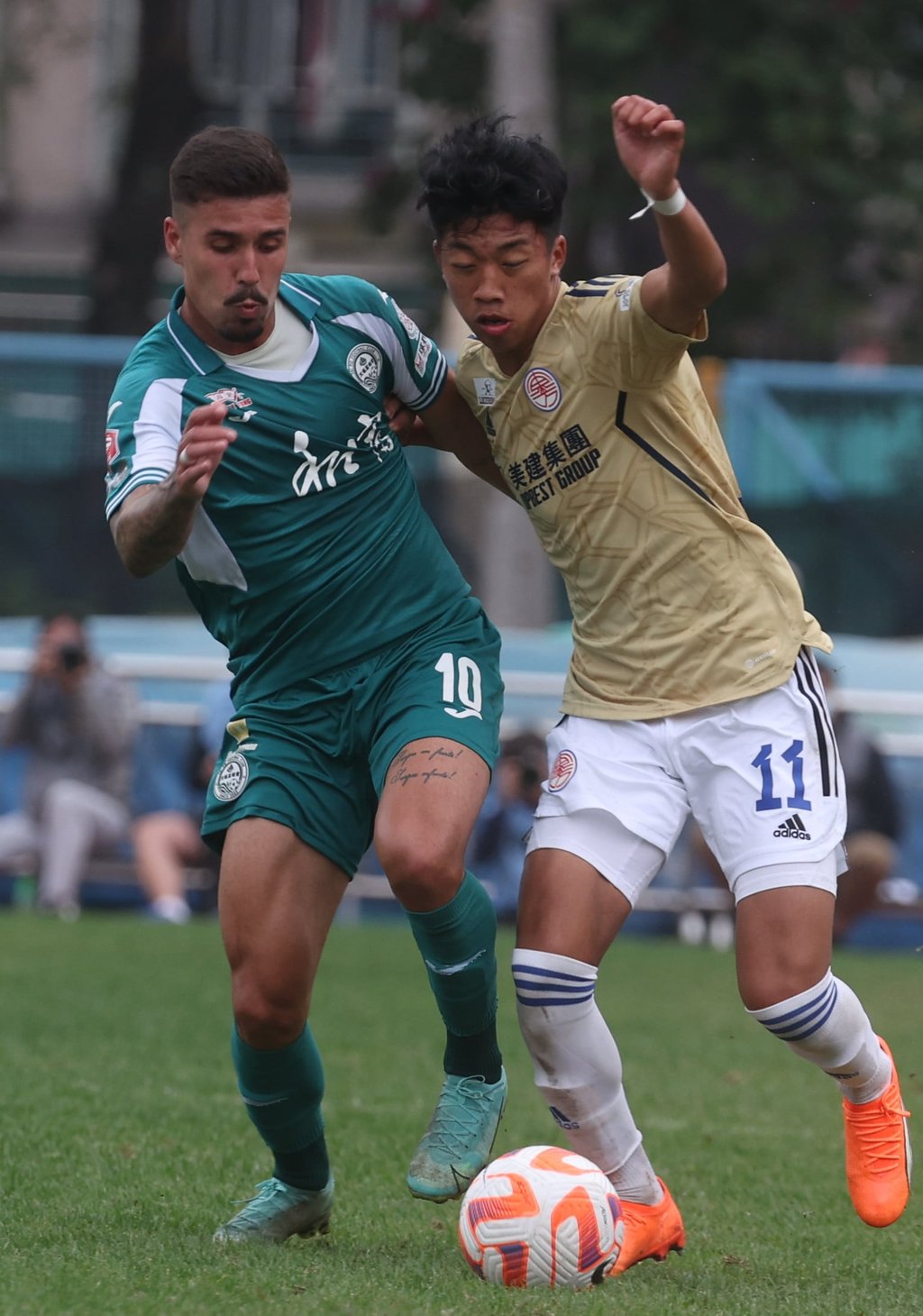 Luis Humberto (left) and Eastern’s Wong Ho-chun challenge for the ball at Tai Po Sports Ground. Photo: Yik Yeung-man