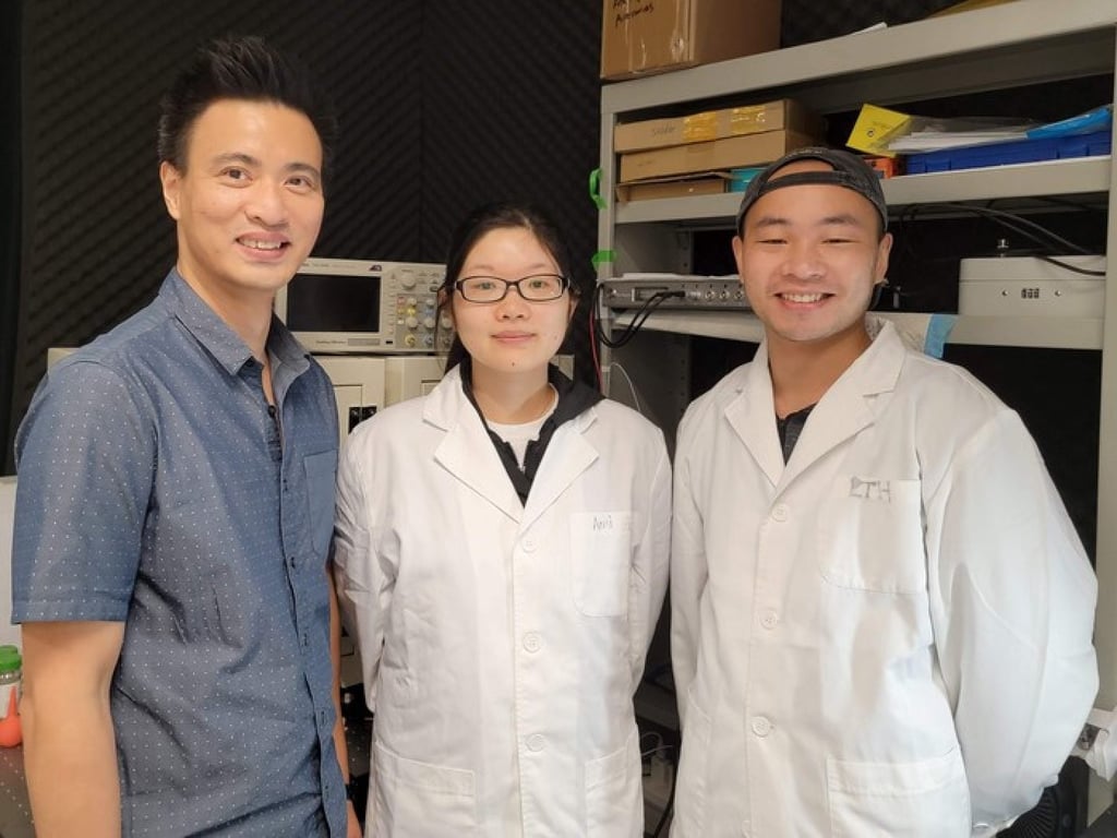 Geoffrey Lau (left) and his research team, Guo Anni and Li Huanhuan. Photo: Dr Geoffrey Lau Chun-yue Geoffrey Lau (left) and his research team, Guo Anni and Li Huanhuan. Photo: Dr Geoffrey Lau Chun-yue