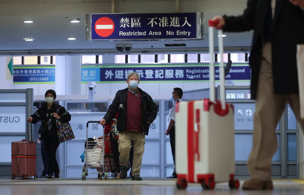 Travelers from mainland China arrive in Hong Kong at the Lo Wu border crossing on February 6, 2023. Photo: Yik Yeung-man Travelers from mainland China arrive in Hong Kong at the Lo Wu border crossing on February 6, 2023. Photo: Yik Yeung-man