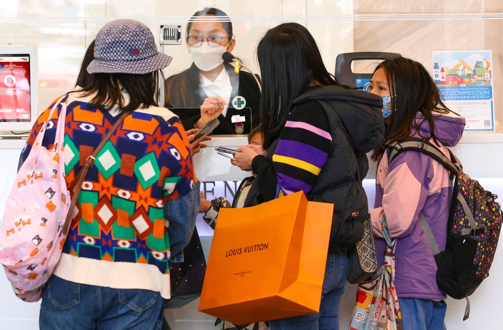 Tourists shopping on Canton Road, Tsim Sha Tsui, Hong Kong. Photo: Dickson Lee Tourists shopping on Canton Road, Tsim Sha Tsui, Hong Kong. Photo: Dickson Lee