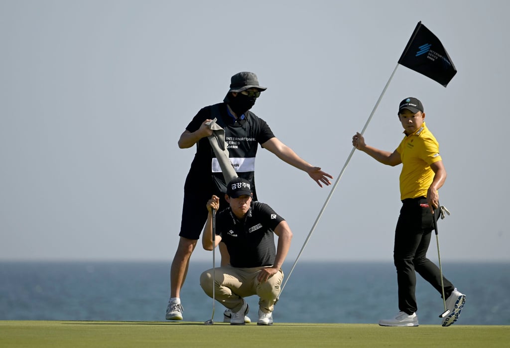 Yonggu Shin lines up a putt during the opening round of the International Series Oman. Photo: Asian Tour