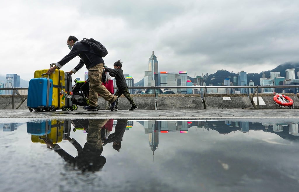 Tourists from the mainland are coming to the city, but the outflow of residents on holidays exceeds arrivals from the north. Photo: Elson Li Tourists from the mainland are coming to the city, but the outflow of residents on holidays exceeds arrivals from the north. Photo: Elson Li