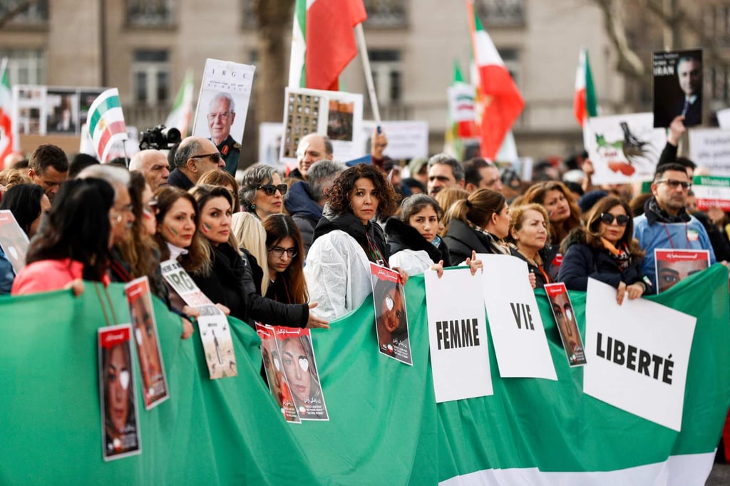 People take part in a rally in Paris, France, in solidarity with Iranian people on the 44th anniversary of the Islamic Revolution. Photo: AFP / dpa People take part in a rally in Paris, France, in solidarity with Iranian people on the 44th anniversary of the Islamic Revolution. Photo: AFP / dpa