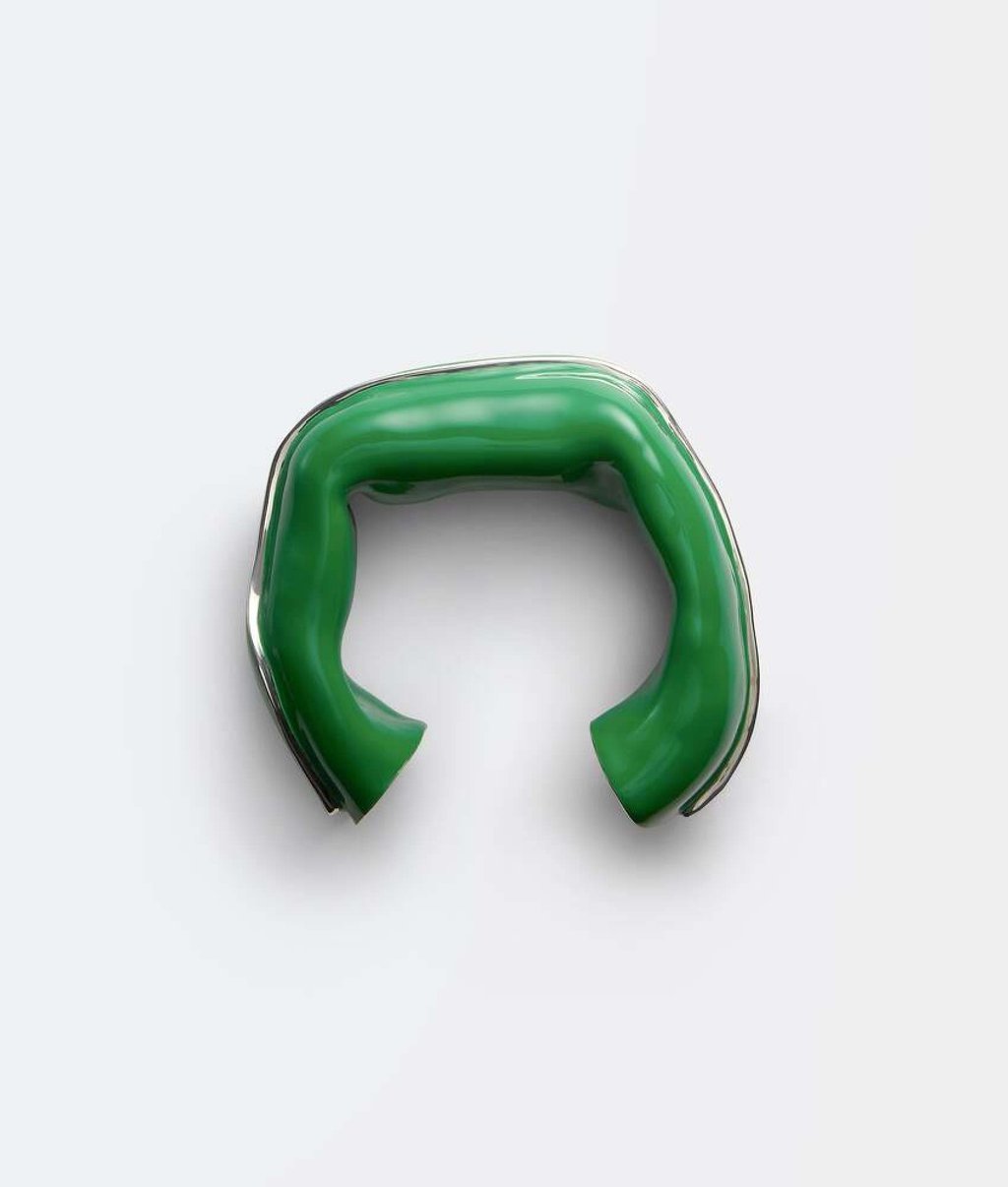Fold cuff in Grass. Photo: Bottega Veneta Fold cuff in Grass. Photo: Bottega Veneta