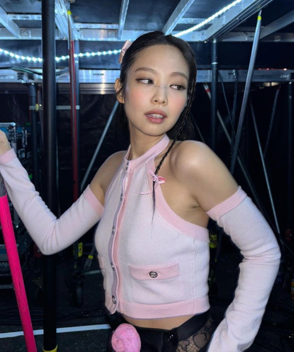 12 of Blackpink s Jennie s best ever Chanel fashion looks the house s rep wears vintage tees with Lisa and Jisoo and head to toe tweed and rocked a crochet dress also sported by Lily Rose Depp