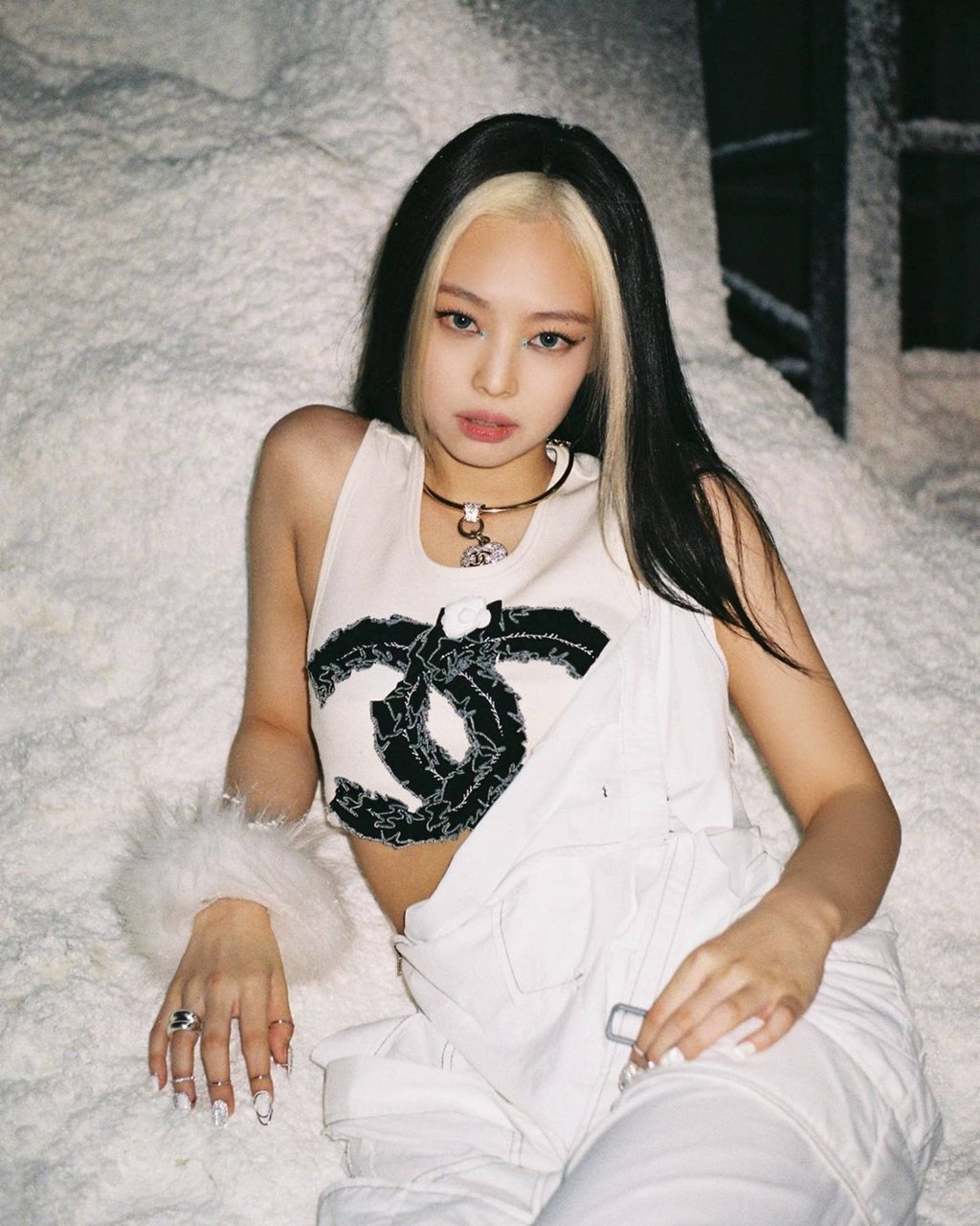 Jennie chanel outfit 2025