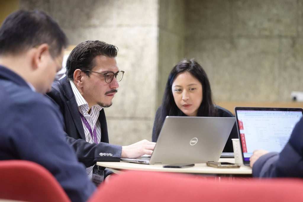 Joy Sriyuksiri takes part in a group discussion with other students about the skills and ideas behind effective leadership during the Kellogg-HKUST EMBA programme’s live-in week last month. Joy Sriyuksiri takes part in a group discussion with other students about the skills and ideas behind effective leadership during the Kellogg-HKUST EMBA programme’s live-in week last month.
