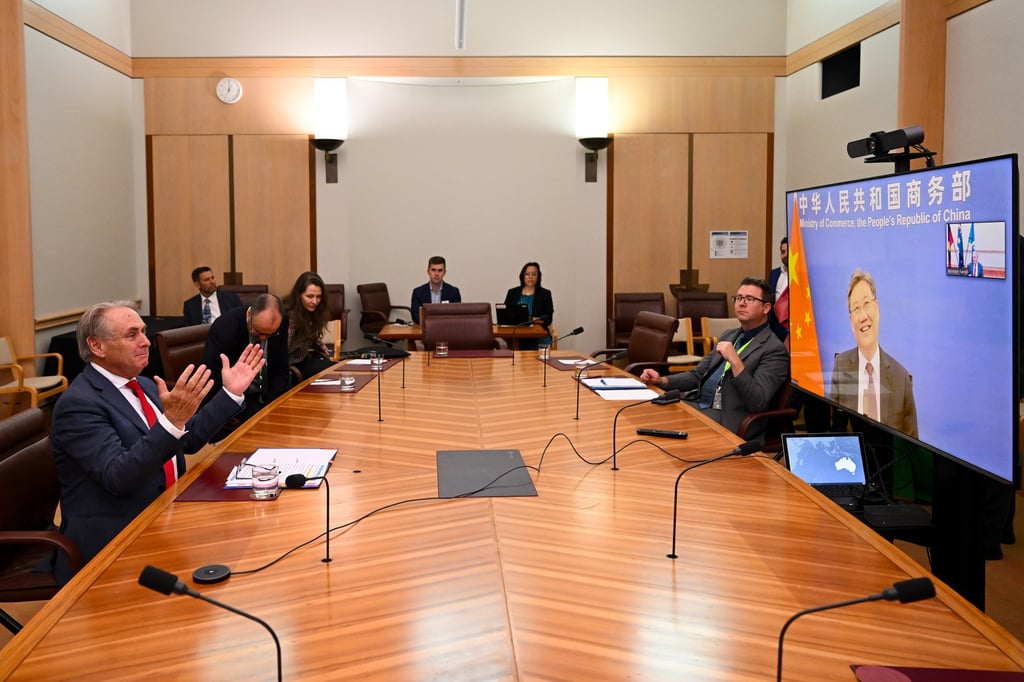 Australian Trade Minister Don Farrell (L) speaks to China’s Minister of Commerce Wang Wentao (on screen) in a virtual meeting on February 6, 2023. Photo: AAP/dpa Australian Trade Minister Don Farrell (L) speaks to China’s Minister of Commerce Wang Wentao (on screen) in a virtual meeting on February 6, 2023. Photo: AAP/dpa