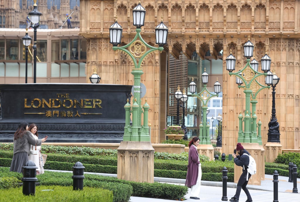 Tourists pose for pictures outside the Londoner, a casino resort in Macau. Photo: Yik Yeung-man