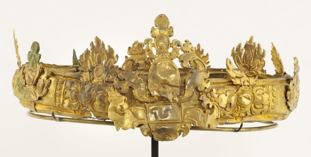 An ancient crown is among the 77 pieces of stolen Cambodian jewellery returned to Cambodia from Britain. Photo: Cambodian Ministry of Culture and Fine Arts / Handout via Xinhua An ancient crown is among the 77 pieces of stolen Cambodian jewellery returned to Cambodia from Britain. Photo: Cambodian Ministry of Culture and Fine Arts / Handout via Xinhua