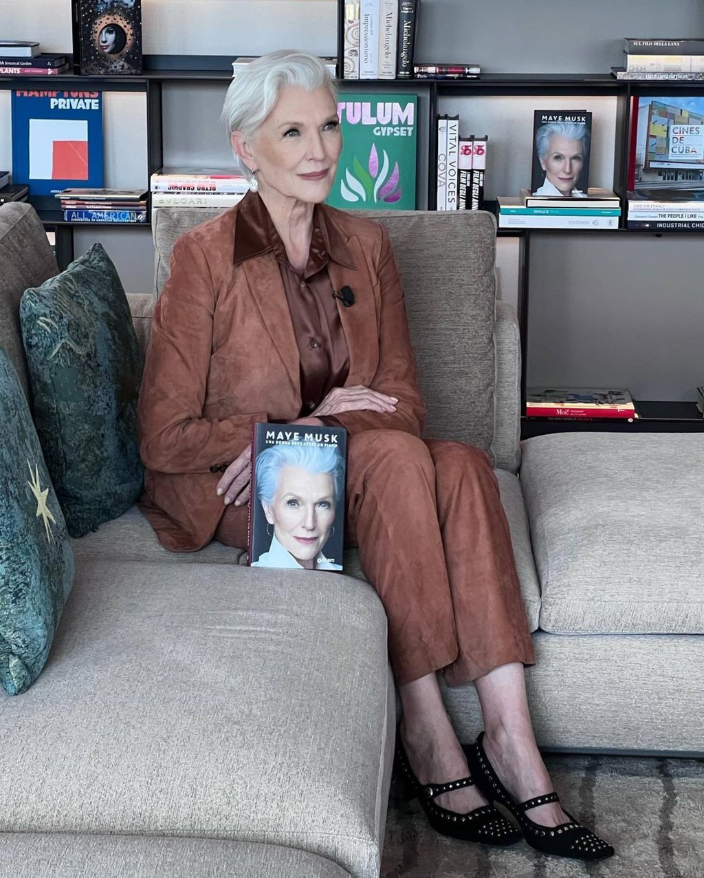 Maye Musk seems to be a fan of Brunello Cucinelli. Here she wears a brown suit and blouse by the brand, Photo: @mayemusk/Instagram
