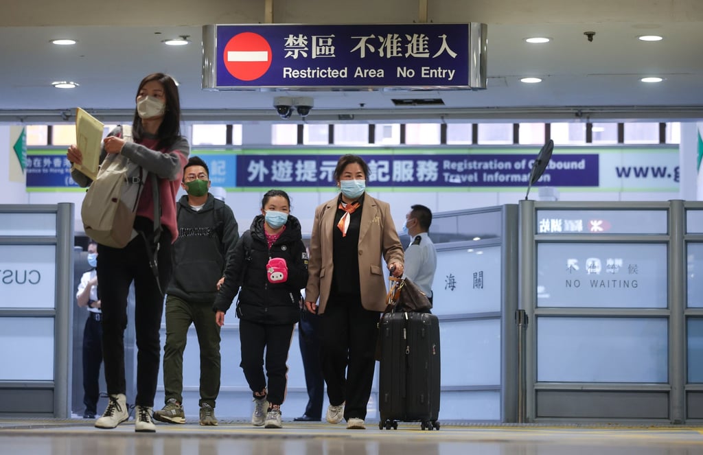 Travellers from mainland China arrive in Hong Kong at Lo Wu. Photo: Yik Yeung-man Travellers from mainland China arrive in Hong Kong at Lo Wu. Photo: Yik Yeung-man