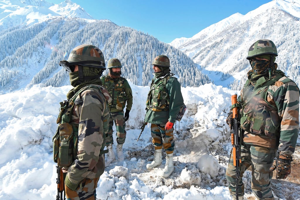 Indian soldiers stand guard on a snow-covered mountain pass near the disputed border with China. Photo: AFP via Getty Images/TNS Indian soldiers stand guard on a snow-covered mountain pass near the disputed border with China. Photo: AFP via Getty Images/TNS