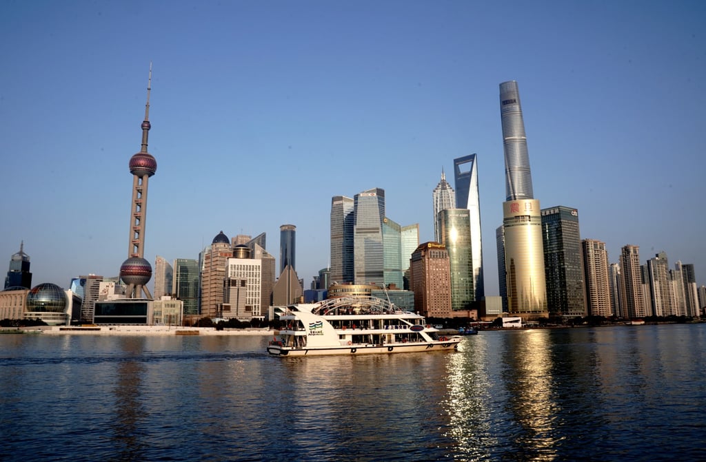 A tourist boat sails on the Huangpu River next to the Bund in Shanghai. Photo: Xinhua