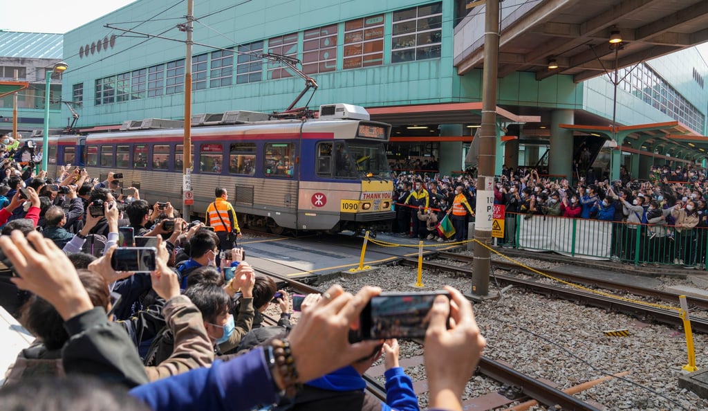 A crowd of about 1,000 people say goodbye to the last Phase 2 light railway train as it reaches its final passenger stop, Siu Hong station. Photo: Sam Tsang