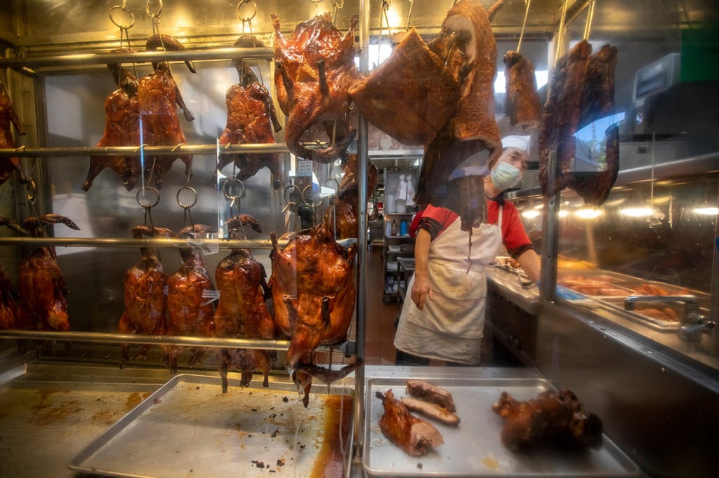 A chef prepares duck for indoor dinning at HK VIP Kitchen in the Focus Plaza. Photo: TNS