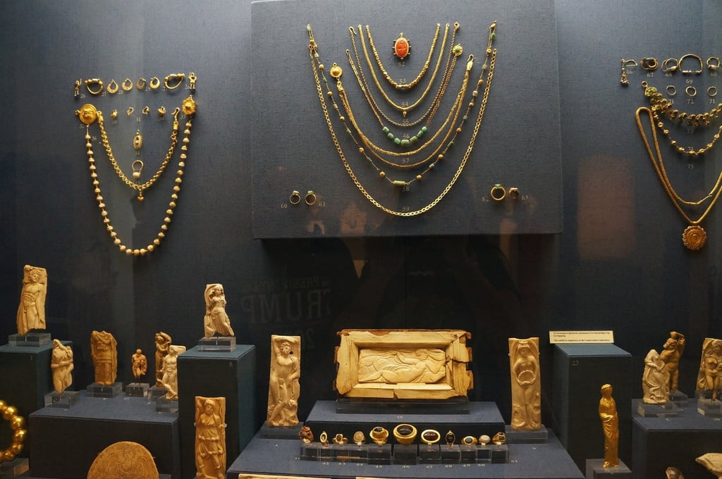 Ancient jewellery on display at The Benaki Museum of Greek Culture. Photo: Shutterstock Ancient jewellery on display at The Benaki Museum of Greek Culture. Photo: Shutterstock