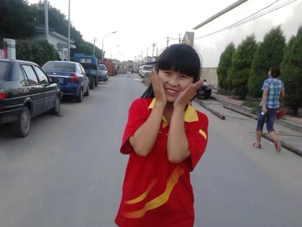 Due to her family’s financial situation, Xiaoxiao says she dropped out after primary school so she could find work waiting tables to help her parents make ends meet. Photo: news.china.com Due to her family’s financial situation, Xiaoxiao says she dropped out after primary school so she could find work waiting tables to help her parents make ends meet. Photo: news.china.com