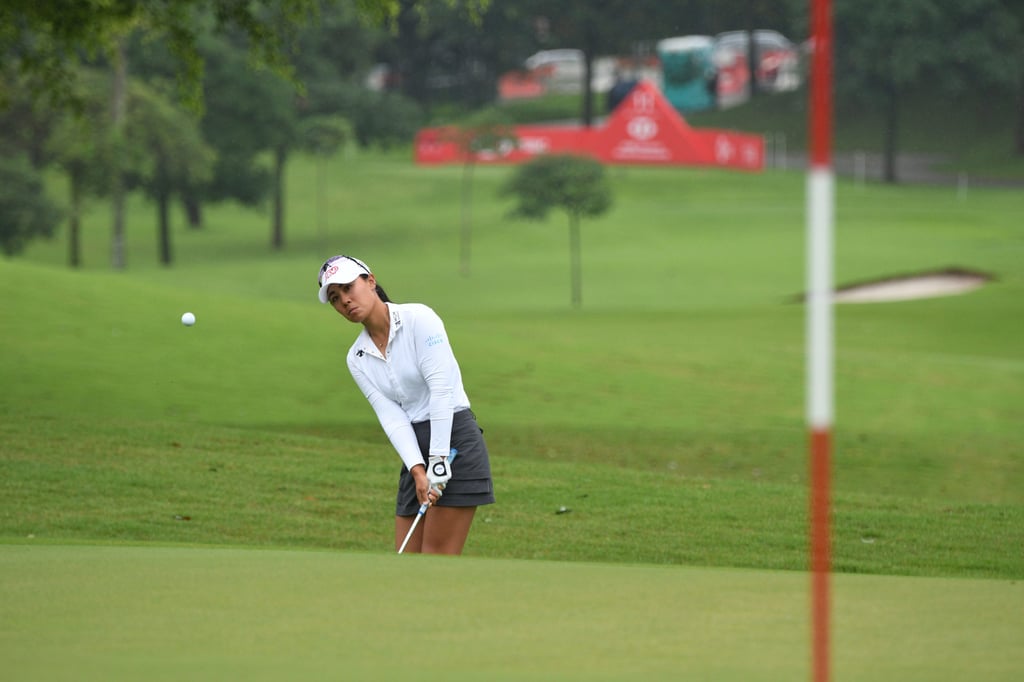 Danielle Kang chips on to a green at the HSBC Women’s World Championship. Photo: Xinhua