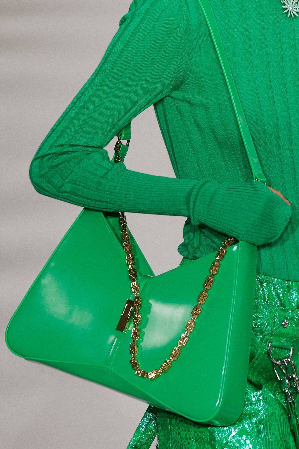 A model presents an all-green creation from Givenchy womenswear autumn/winter 2023-24 collection during Paris Fashion Week in Paris, on March 2. Photo: AFP