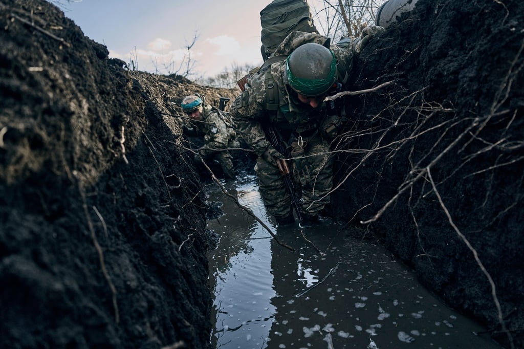 Ukrainian soldiers in a trench under Russian shelling on the frontline close to Bakhmut. Photo: AP