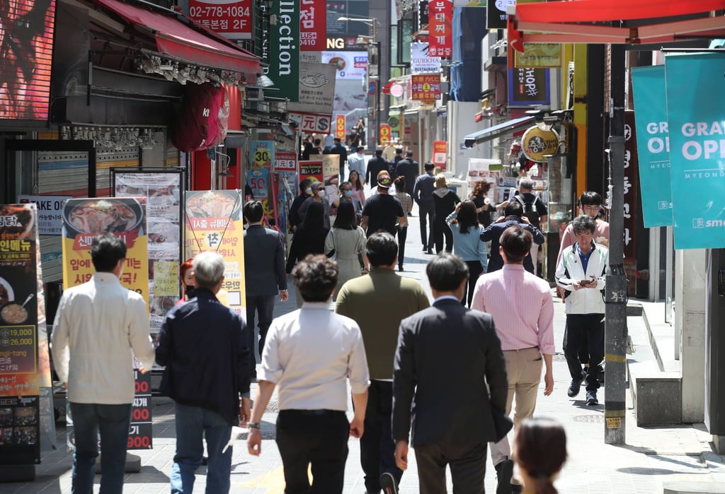 Office workers go for lunch in the Myeongdong area of downtown Seoul, South Korea. Photo: EPA-EFE/Yonhap Office workers go for lunch in the Myeongdong area of downtown Seoul, South Korea. Photo: EPA-EFE/Yonhap