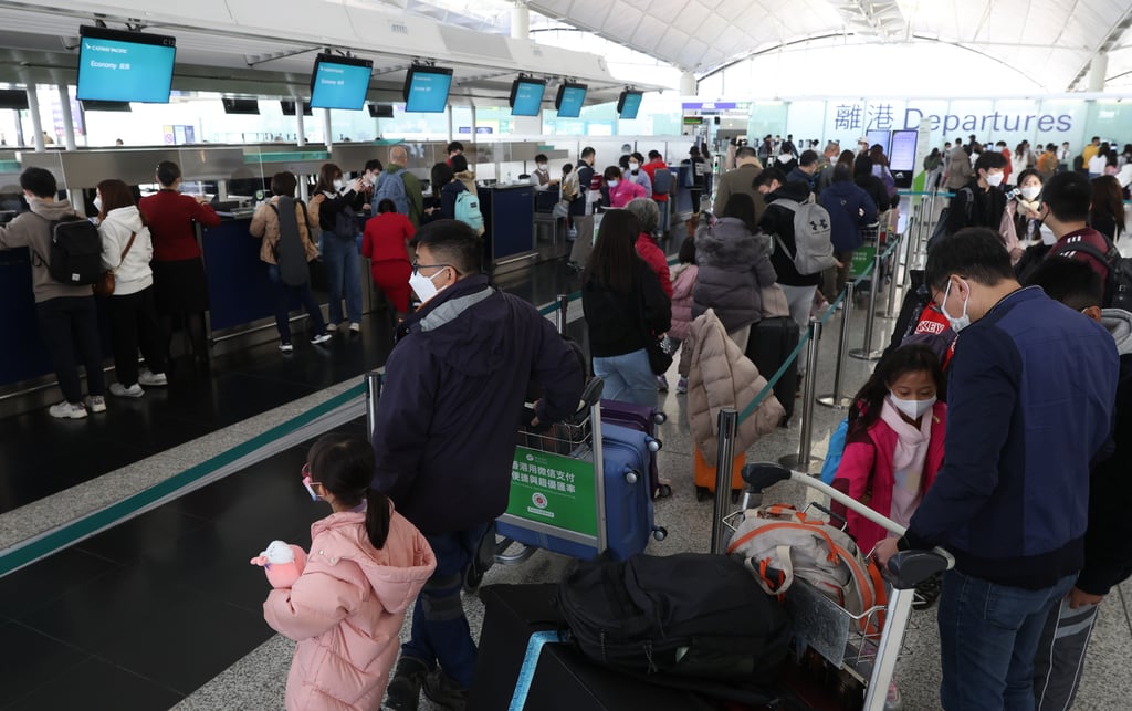 Passengers queue at the Cathay Pacific check-in desk in busier times. Photo: Yik Yeung-man