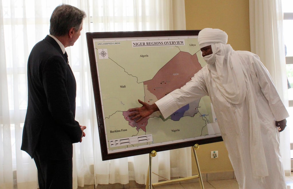 A Nigerien official explains to US Secretary of State Antony Blinken the context of the jihadist crisis in Niger. Photo: AP A Nigerien official explains to US Secretary of State Antony Blinken the context of the jihadist crisis in Niger. Photo: AP