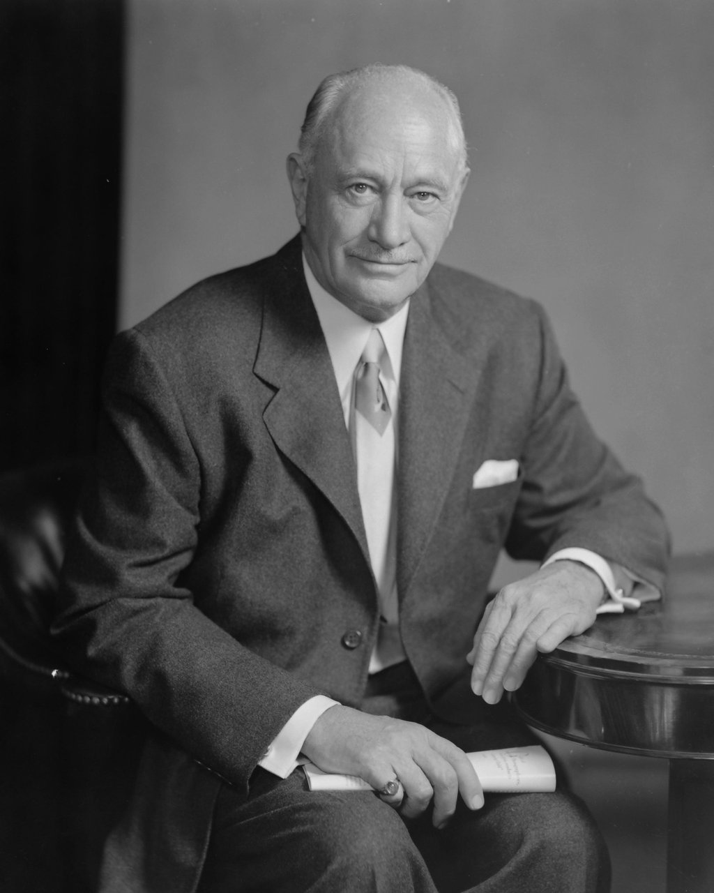 Conrad Hilton Sr. (1887-1979), founder of the Hilton hotel chain and the great grandfather of Paris Hilton, in 1952, in New York. Photo: Getty Images Conrad Hilton Sr. (1887-1979), founder of the Hilton hotel chain and the great grandfather of Paris Hilton, in 1952, in New York. Photo: Getty Images