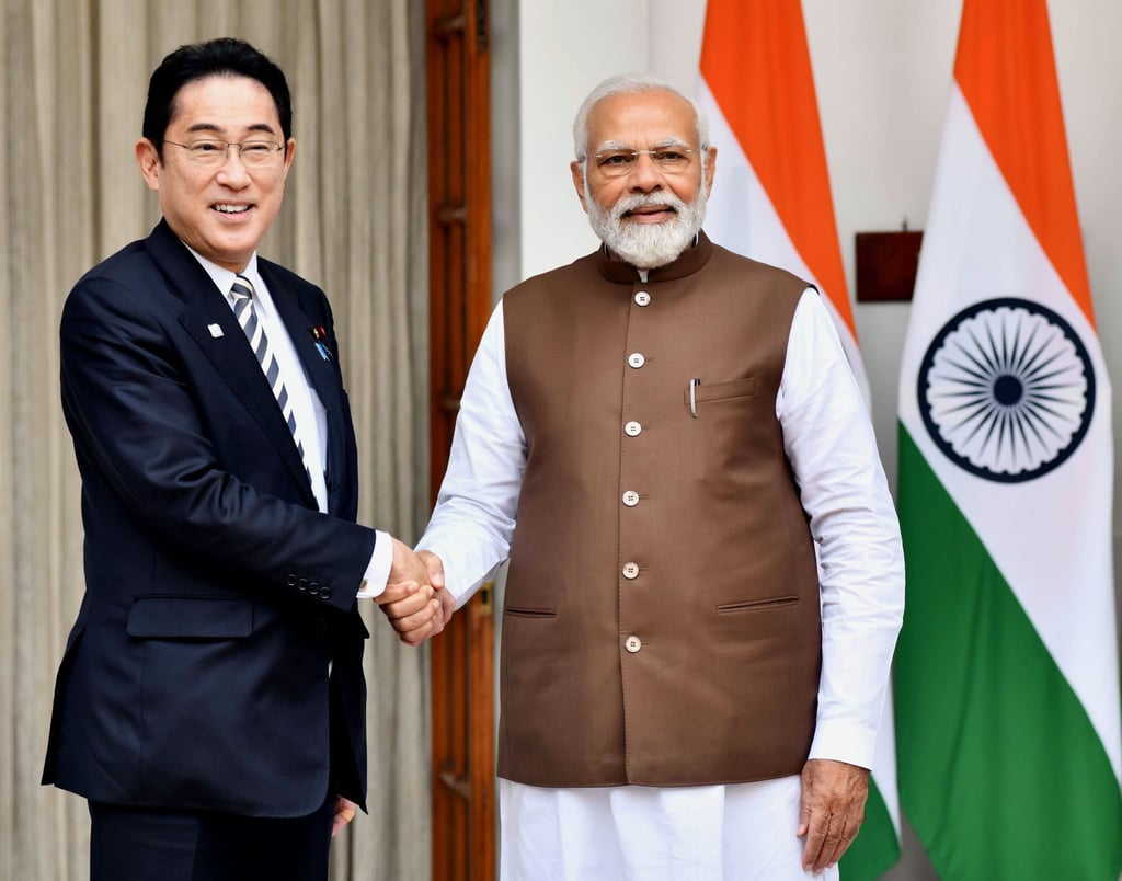 Indian Prime Minister Narendra Modi (right) with his Japanese counterpart Fumio Kishida in New Delhi. Photo: Xinhua