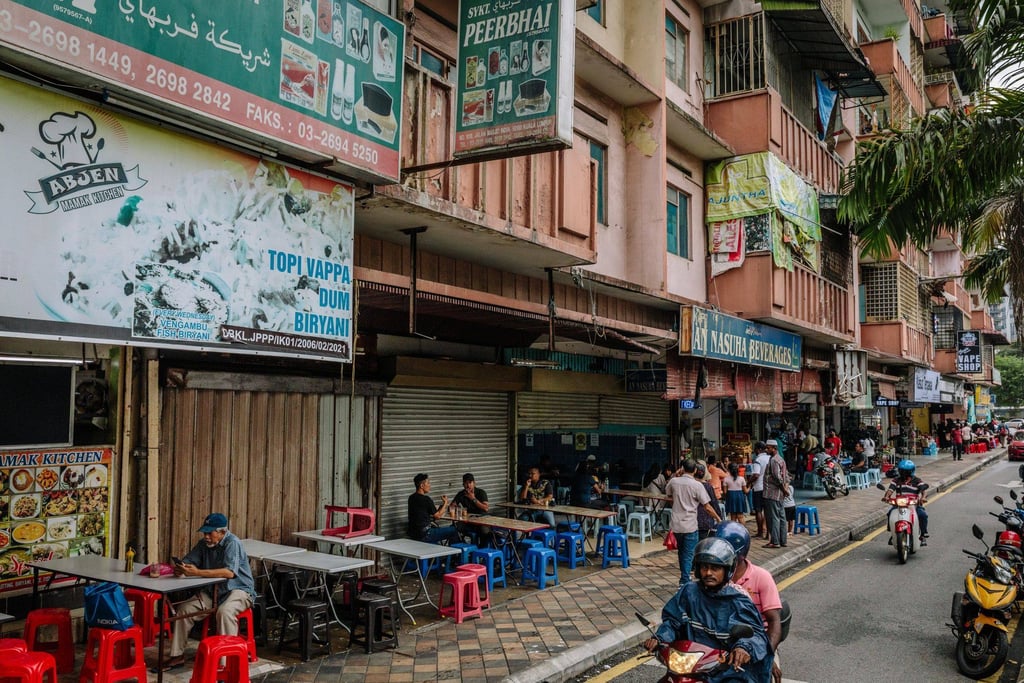 Customers at restaurants in Kuala Lumpur. Photo: Bloomberg