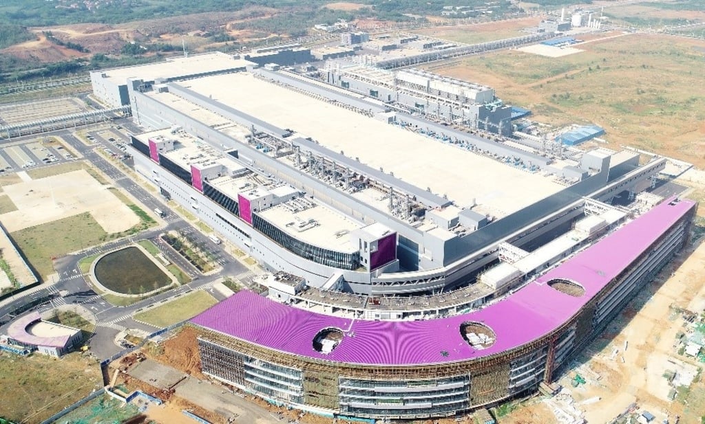 A bird’s-eye view of chip maker Yangtze Memory Technologies Co’s headquarters and main manufacturing complex in Wuhan, capital of central Hubei province. Photo: Handout A bird’s-eye view of chip maker Yangtze Memory Technologies Co’s headquarters and main manufacturing complex in Wuhan, capital of central Hubei province. Photo: Handout