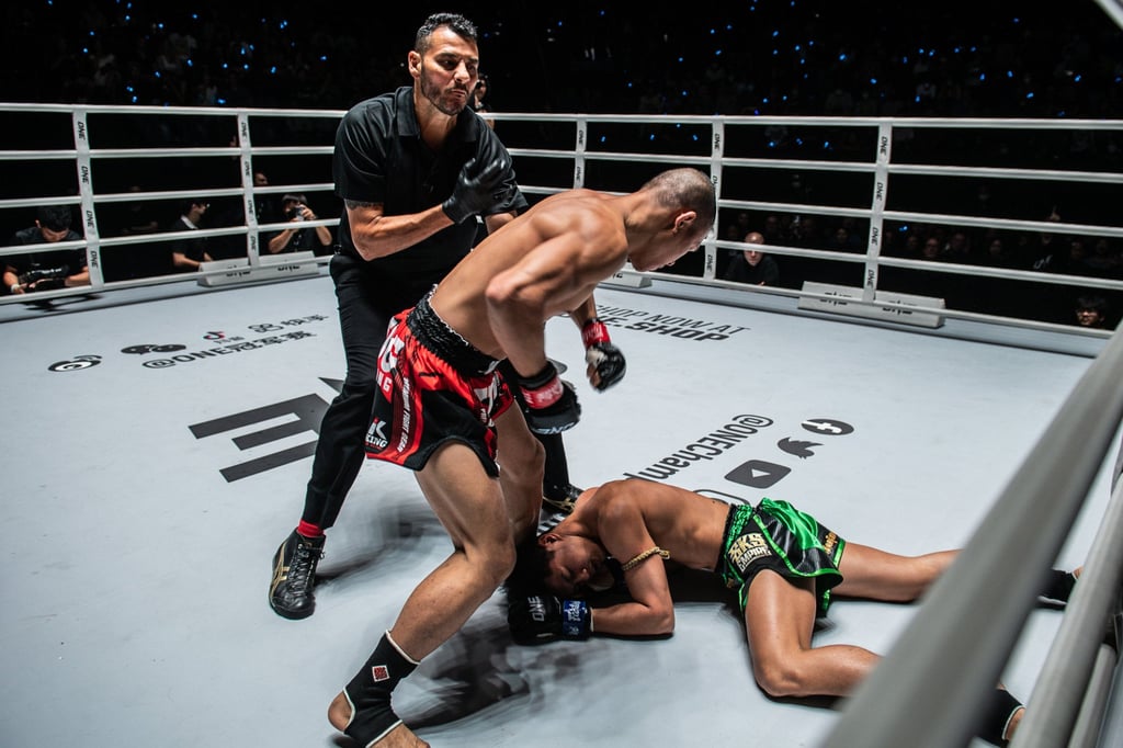 Thongpoon PK Saenchai defeats Tomorrow Kiatsongrit via knockout Thongpoon PK Saenchai defeats Tomorrow Kiatsongrit via knockout