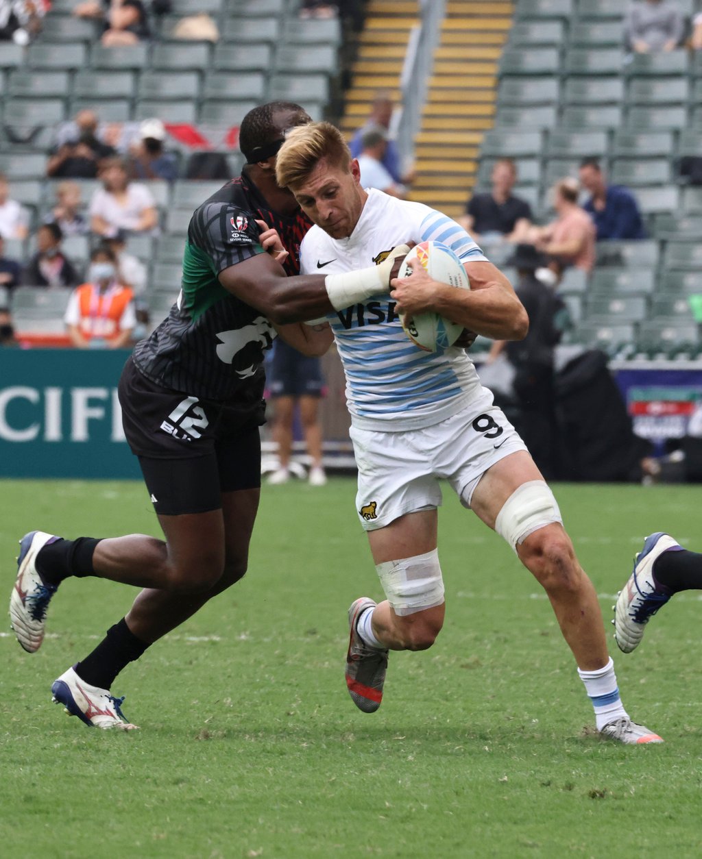 Argentina’s Matias Osadczuk (right) is tackled by Kenya’s Willy Ambaka at the 2022 Cathay/HSBC Hong Kong Sevens. Photo: K. Y. Cheng Argentina’s Matias Osadczuk (right) is tackled by Kenya’s Willy Ambaka at the 2022 Cathay/HSBC Hong Kong Sevens. Photo: K. Y. Cheng