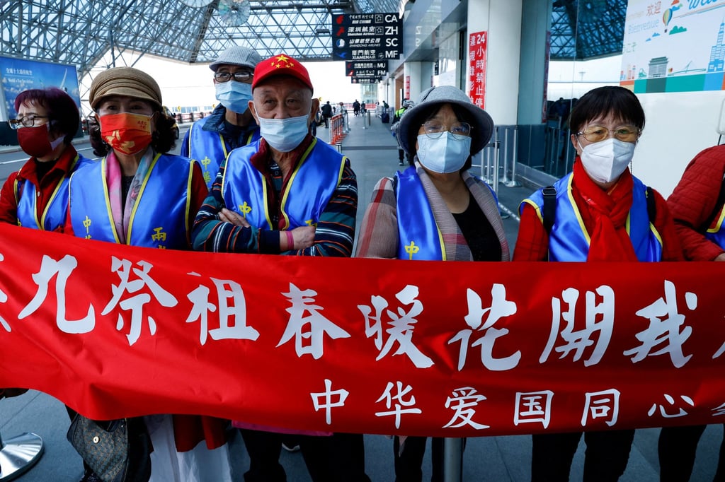 Supporters of former Taiwanese president Ma Ying-jeou gather at Taoyuan airport to see him off on Monday. Photo: Reuters Supporters of former Taiwanese president Ma Ying-jeou gather at Taoyuan airport to see him off on Monday. Photo: Reuters