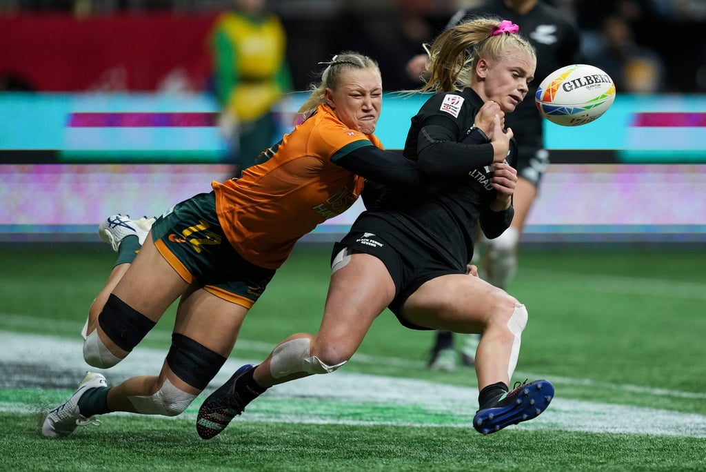 Australia’s Maddison Levi (left) prevents New Zealand’s Jorja Miller from scoring a try during the Canada Sevens women’s final on March 5. Photo: AP Australia’s Maddison Levi (left) prevents New Zealand’s Jorja Miller from scoring a try during the Canada Sevens women’s final on March 5. Photo: AP