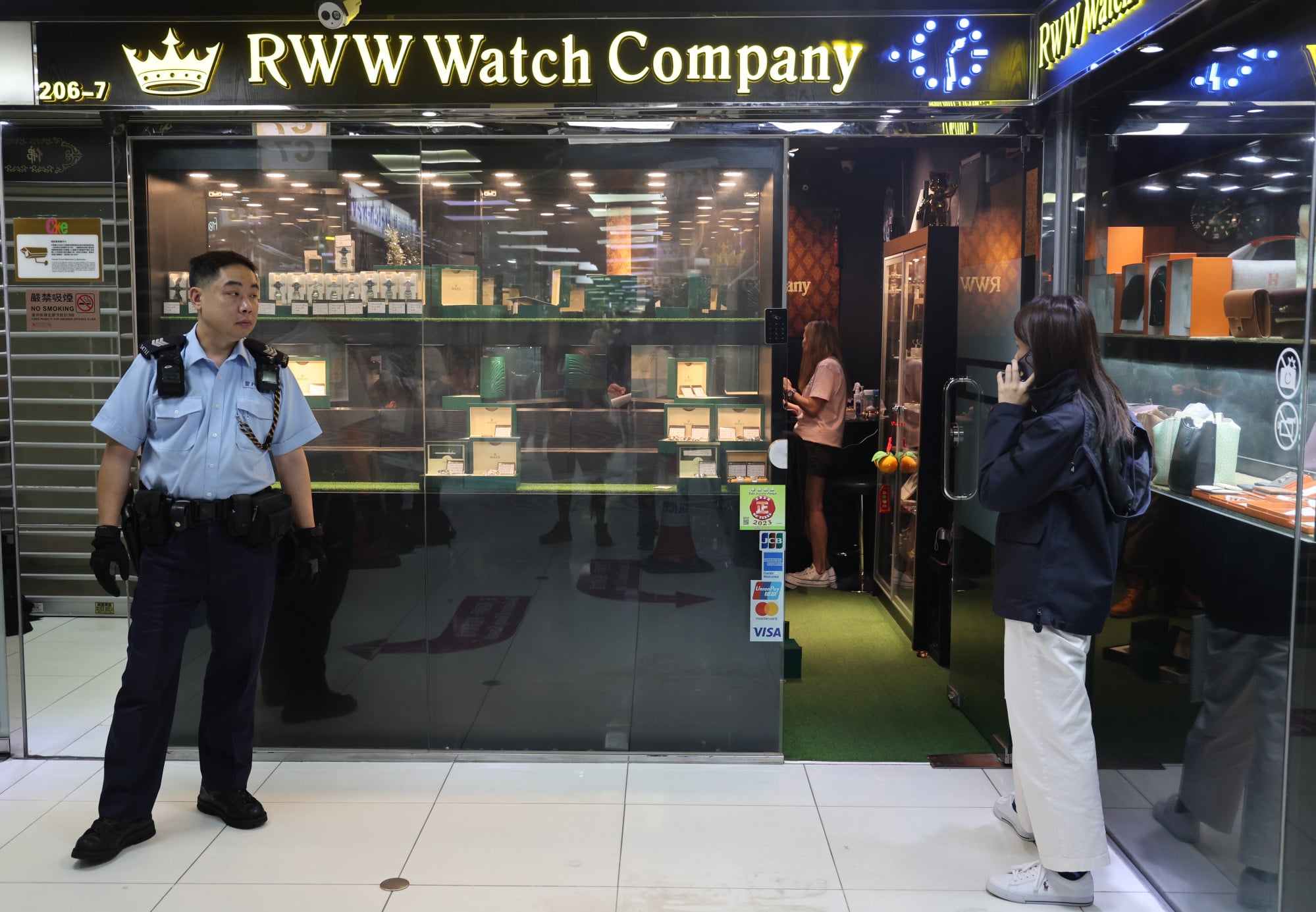 The RWW Watch Company in Tsim Sha Tsui, where raiders dressed as construction workers escaped with luxury timepieces worth HK$10 million on Saturday. Photo: Edmond So The RWW Watch Company in Tsim Sha Tsui, where raiders dressed as construction workers escaped with luxury timepieces worth HK$10 million on Saturday. Photo: Edmond So