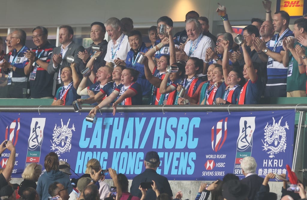 Great Britain lift the trophy. Photo: Yik Yeung-man