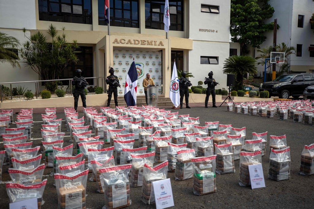 Agents for the National Directorate for Drug Control of the Dominican Republic guard 2,188 one-kilo packages of cocaine in Santo Domingo, Dominican Republic on Saturday. Photo: AFP