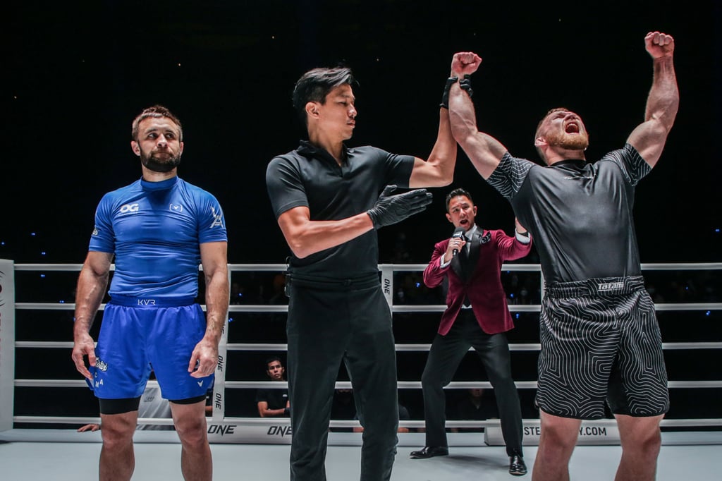 Tommy Langaker celebrates a victory over Uali Kurzhev.
