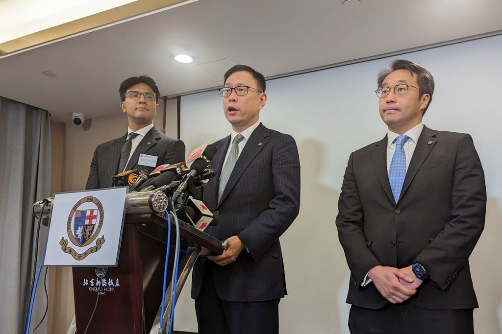 Victor Dawes, flanked by Bar Association vice-chairmen Jose Antonio Maurellet (left) and Derek Chan Ching-lung, speak to the media in Beijing on Thursday. Photo: Kahon Chan