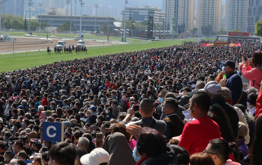 Xia Baolong calls on Hong Kong residents to enjoy horse racing. Photo: Kenneth Chan