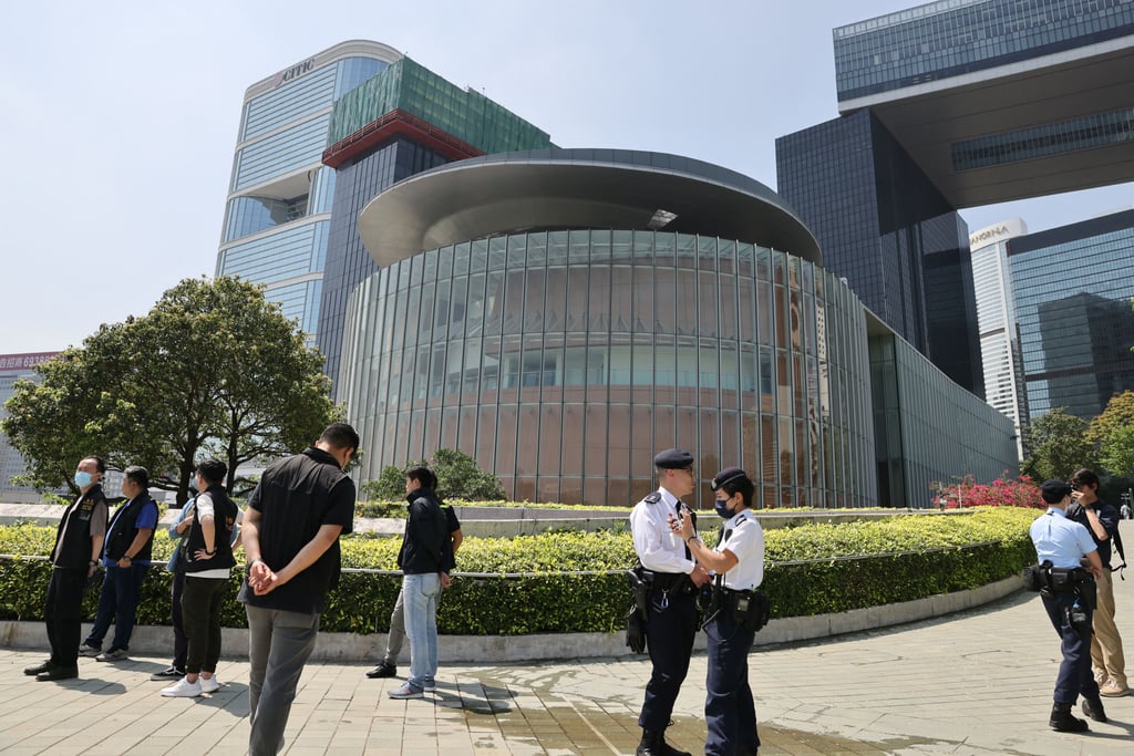 Police in Admiralty stand guard at the Legco complex. Photo: May Tse Police in Admiralty stand guard at the Legco complex. Photo: May Tse