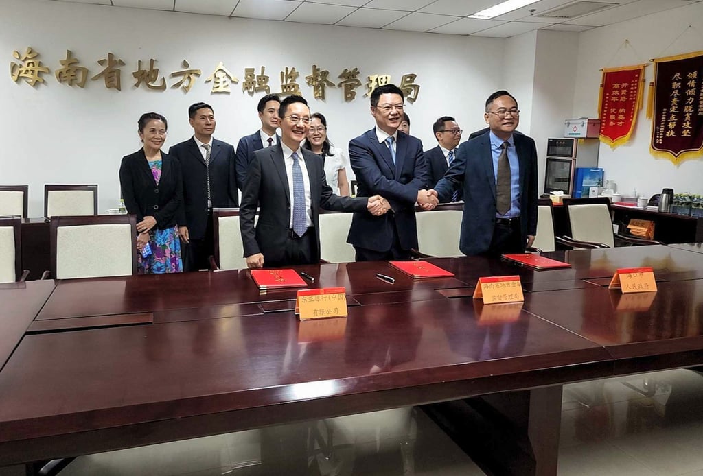 Bank of East Asia signed a strategic collaboration agreement with Hainan authorities on Thursday. Photo: Iris Ouyang Bank of East Asia signed a strategic collaboration agreement with Hainan authorities on Thursday. Photo: Iris Ouyang