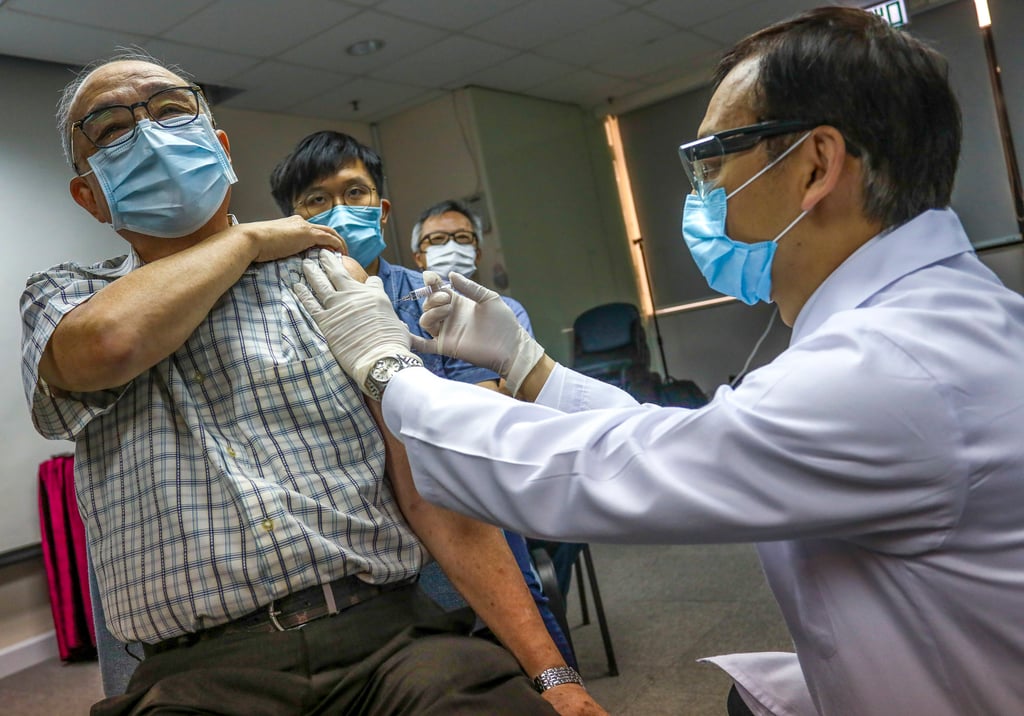 An elderly man gets a flu vaccination. Photo: Jonathan Wong